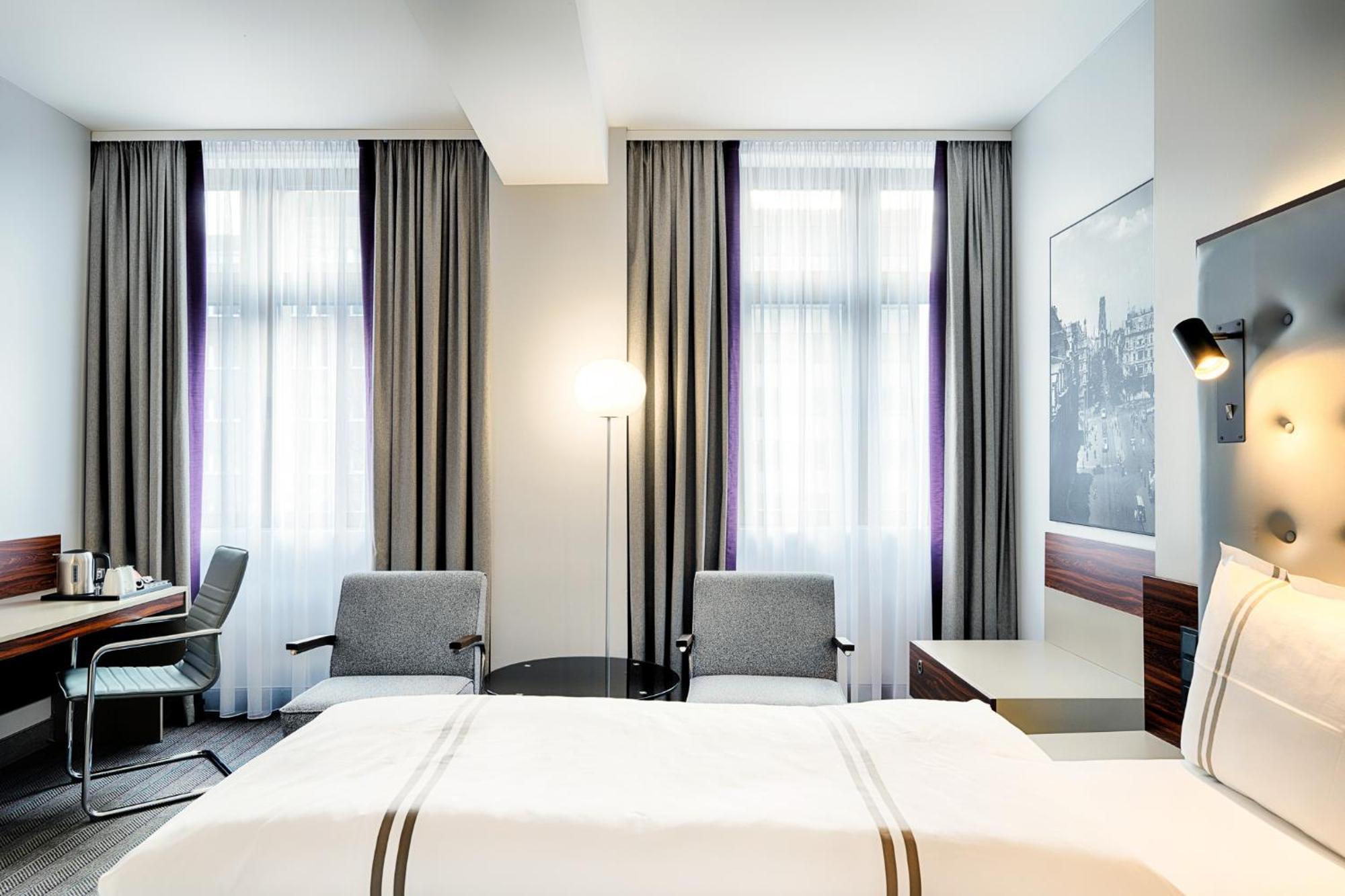 Azimut Hotel 3*