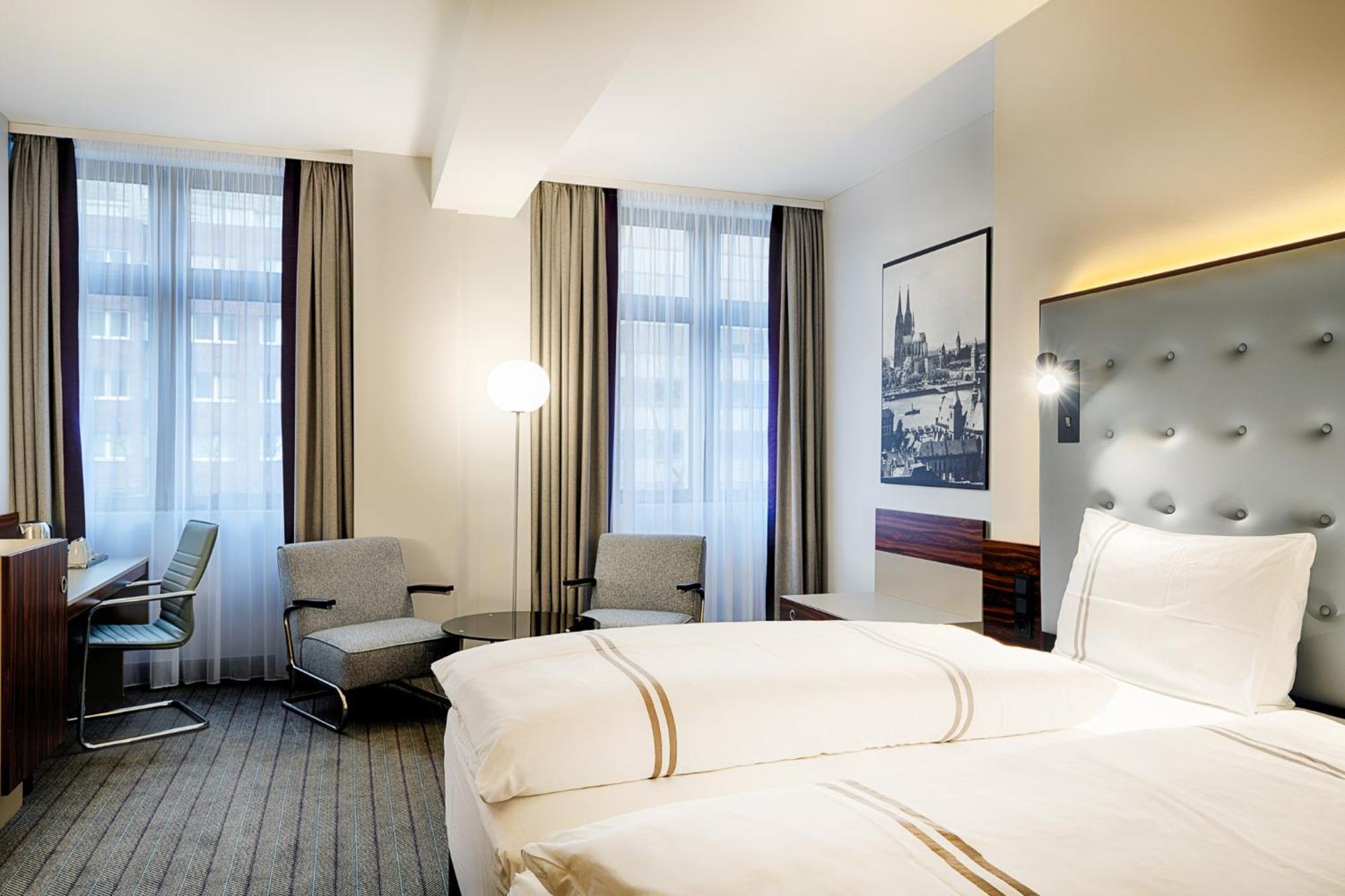 Azimut Hotel 3*
